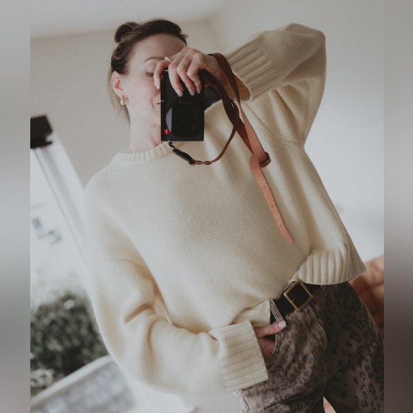 COS CHUNKY PURE CASHMERE CREW-NECK SWEATER medium butter yellow 2025 - Picture 3 of 8